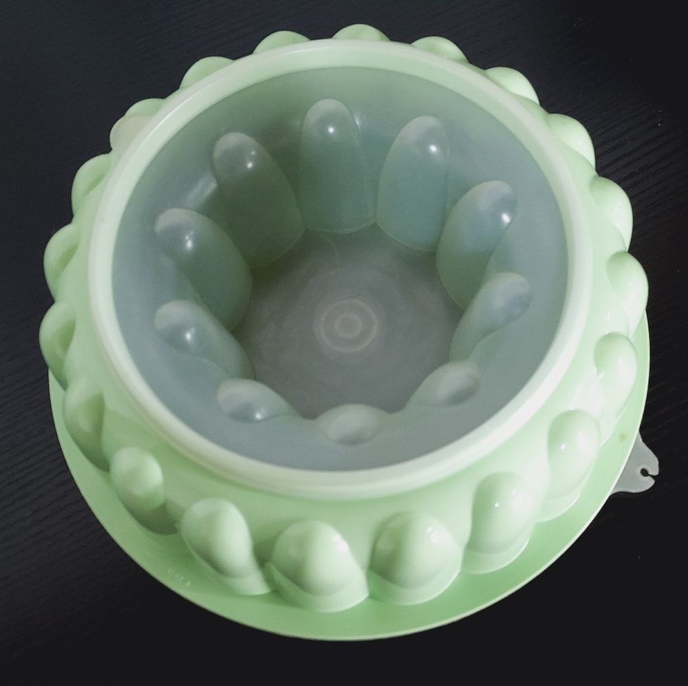 Vintage Tupperware Jell-O Mold Ice Ring Mold Mint Green 70s Retro Jel-Ring